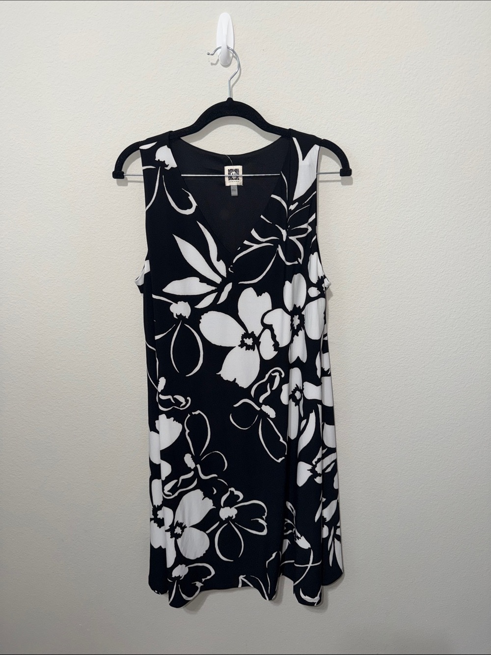 Anne Klein Black and White Floral V-Neck Mini Dress SU09